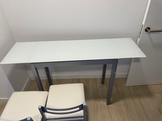 Mesa de cocina extensible en metal y vidrio