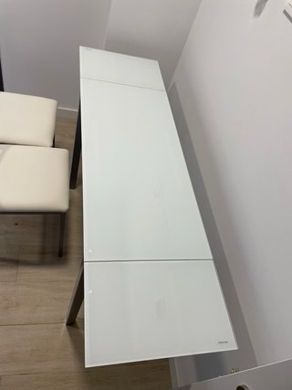 Mesa de cocina extensible en metal y vidrio