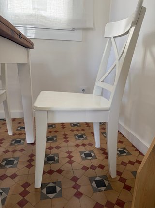 Silla de madera blanca Ikea