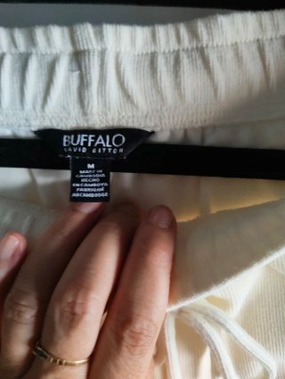 Conjunto Buffalo M Sudadera y Shorts Crema