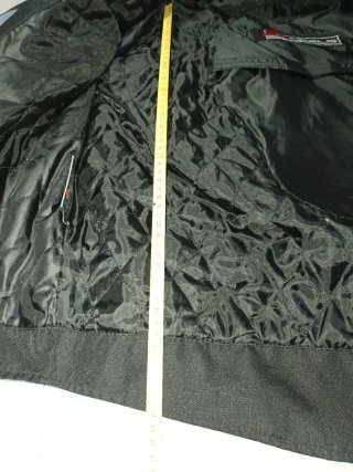 Chaqueta de moto negra y gris talla XL.