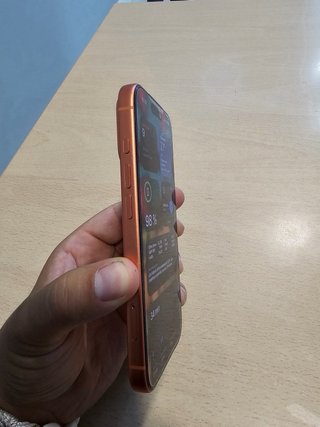 Iphone 17 pro con 1 año