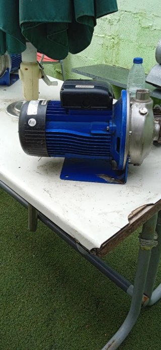 Bomba de agua para pozo Marca loWARA