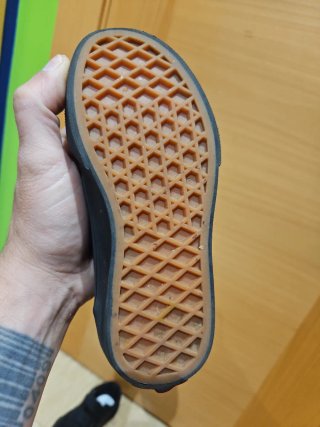 Vans niño talla 27 usadas 4 veces.