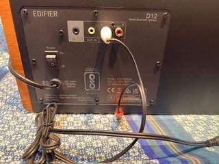 Altavoz Edifier con Mando