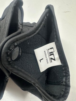 Guantes de cuero negros