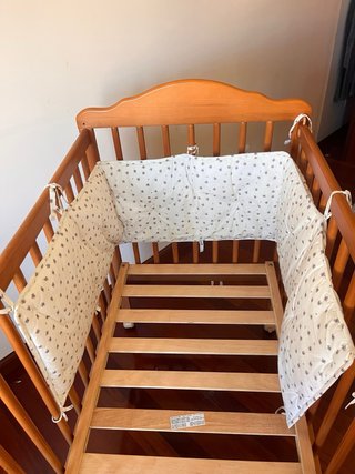 Cuna de madera para bebé