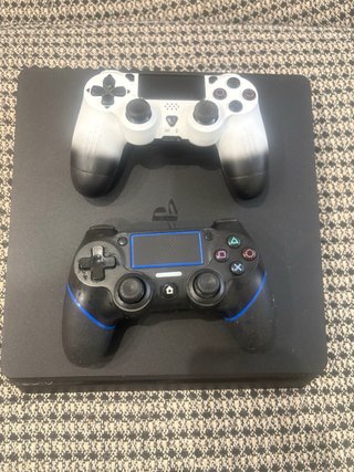 Ps4 Slim 1TB Negra + 2 mando