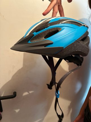 Casco de bici azul Bell. En perfecto estado