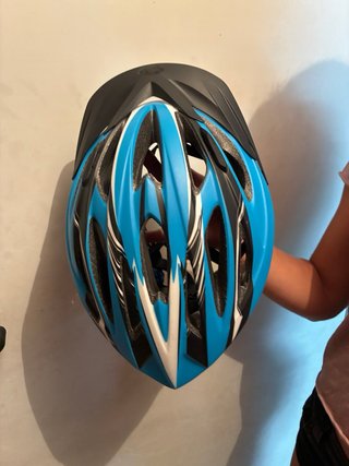 Casco de bici azul Bell. En perfecto estado