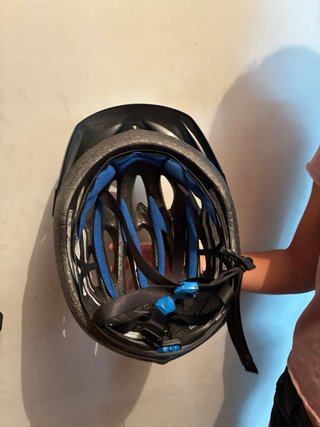 Casco de bici azul Bell. En perfecto estado
