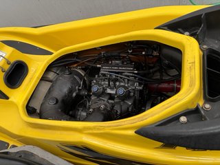Sea-Doo RXDI 135 Amarillo y Negro
