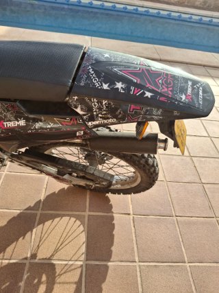 Derbi Senda Enduro Negra y Rosa