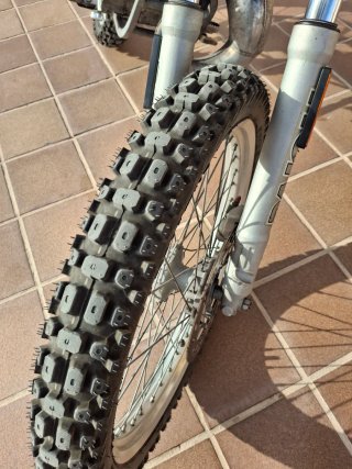 Derbi Senda Enduro Negra y Rosa
