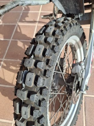 Derbi Senda Enduro Negra y Rosa