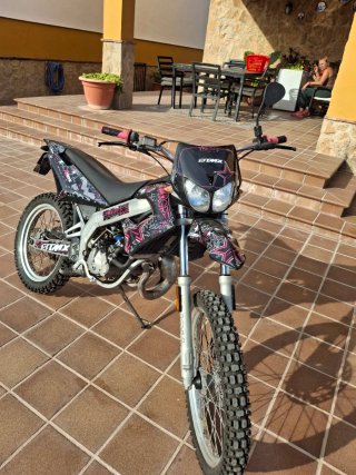Derbi Senda Enduro Negra y Rosa