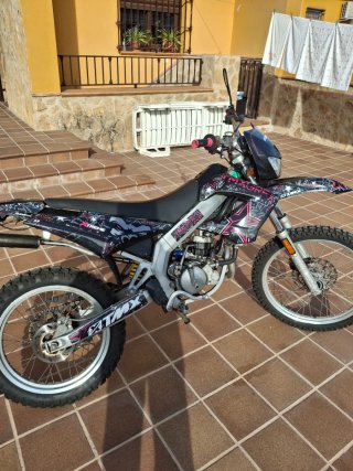 Derbi Senda Enduro Negra y Rosa