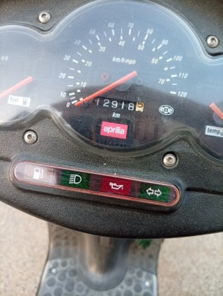 Aprilia Sonic Scooter Negra y Naranja