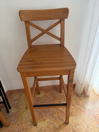 Taburete alto de madera