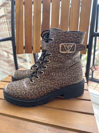 Botas Guess Marrones y Negras