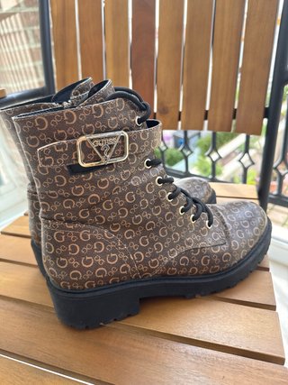Botas Guess Marrones y Negras