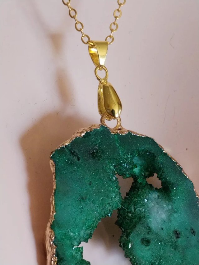 Collana dorata pendente naturale  DRUZY verde