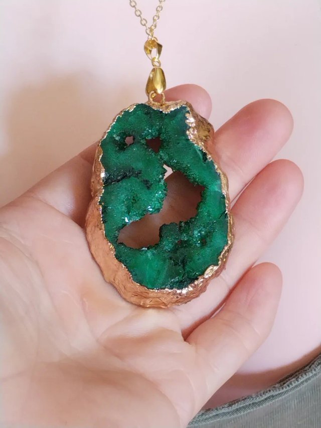 Collana dorata pendente naturale  DRUZY verde