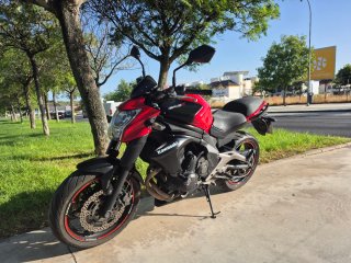 Kawasaki ER6-N 650 Roja y Negra