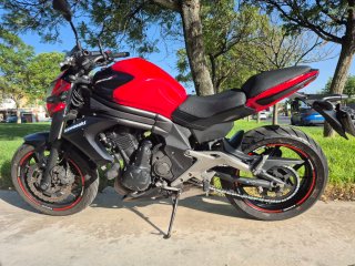 Kawasaki ER6-N 650 Roja y Negra