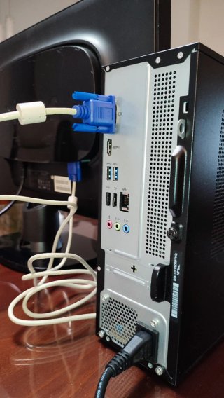 PC Sobremesa HP i3 + Monitor. Windows 11 + Office