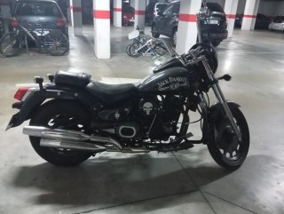 Moto Daelim Custom Negra