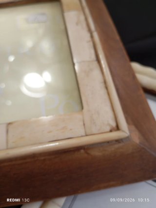 Trío de marcos de fotos madera y hueso.