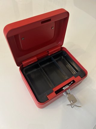 Accesorios oficina (silla, elevador y caja fuerte)