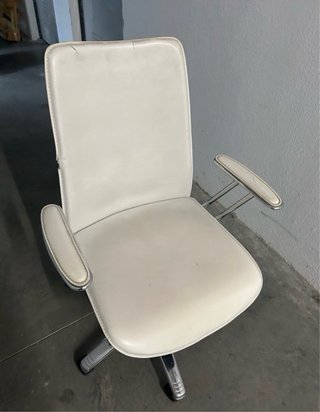 Accesorios oficina (silla, elevador y caja fuerte)
