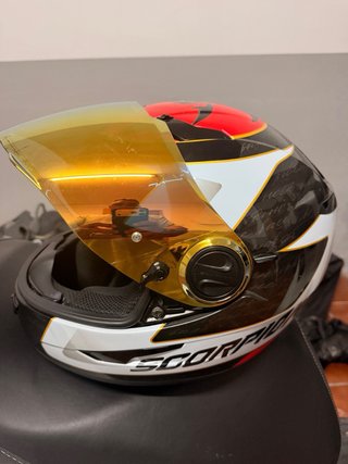 Casco de moto con visera dorada con 72 horas de us