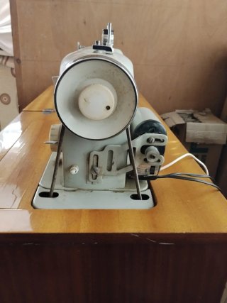 Máquina de coser Sigma Zig-Zag con mueble