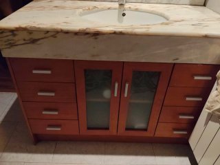 Mueble de baño y espejo madera y mármol