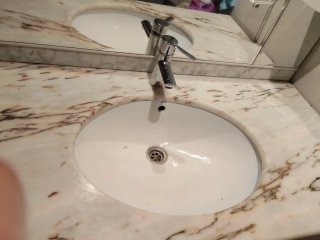 Mueble de baño y espejo madera y mármol
