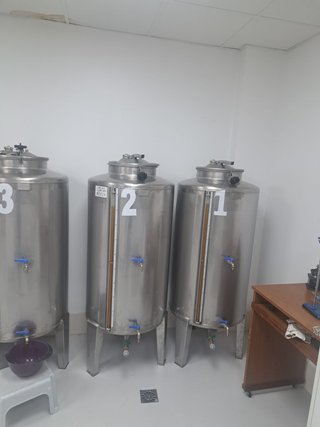 Depósitos Acero Inox TÜV 3x350L + 1x1000L