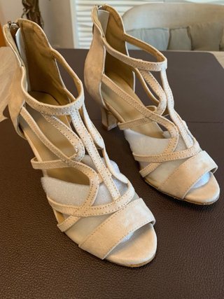 Zapatos de baile beige nuevos