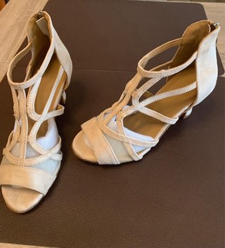 Zapatos de baile beige nuevos