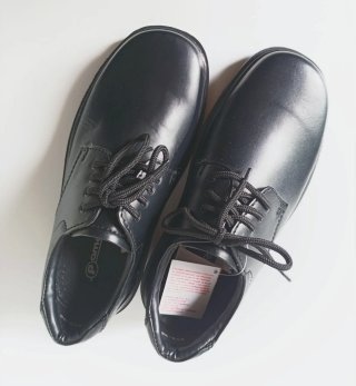 Zapatos para uso profesional o escolar. Talla 38.