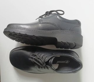Zapatos para uso profesional o escolar. Talla 38.