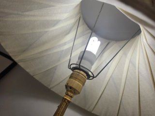 Lámpara mesa Vintage Dorada con Pantalla
