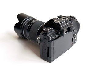 Olympus OM-D E-M1 Mark III + Objetivo 14-150mm