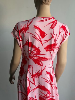 Vestido de verano rosa y rojo