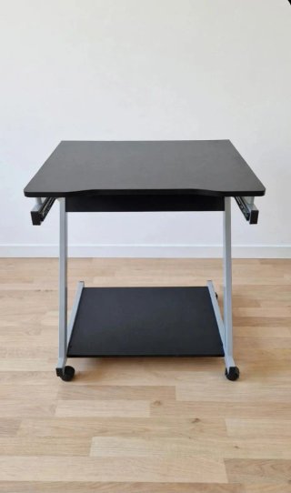 Escritorio para ordenador con ruedas