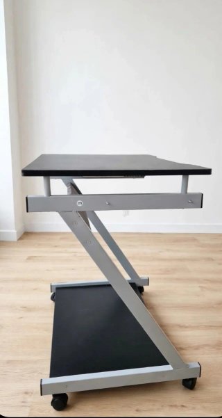 Escritorio para ordenador con ruedas