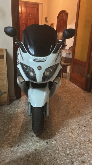 !!!!!! URGE  VENTA.!!!!! Piaggio Xevo 125 Blanca