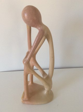 Figura artesanal de mármol tallado a mano – 20 cm